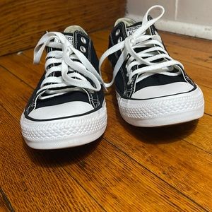 Men’s Chuck Taylor’s sz 11 EUC 👟